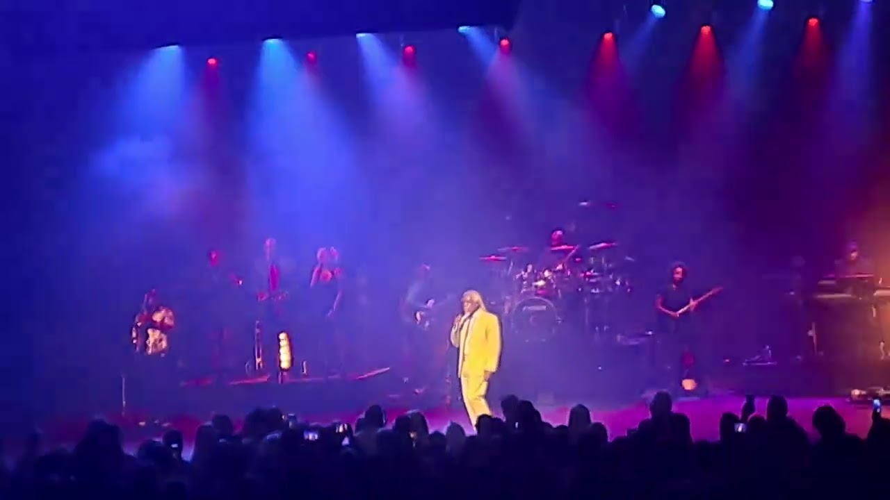 Billy Ocean.  Caribbean Queen.  Live at Cliffs Pavilion Southend