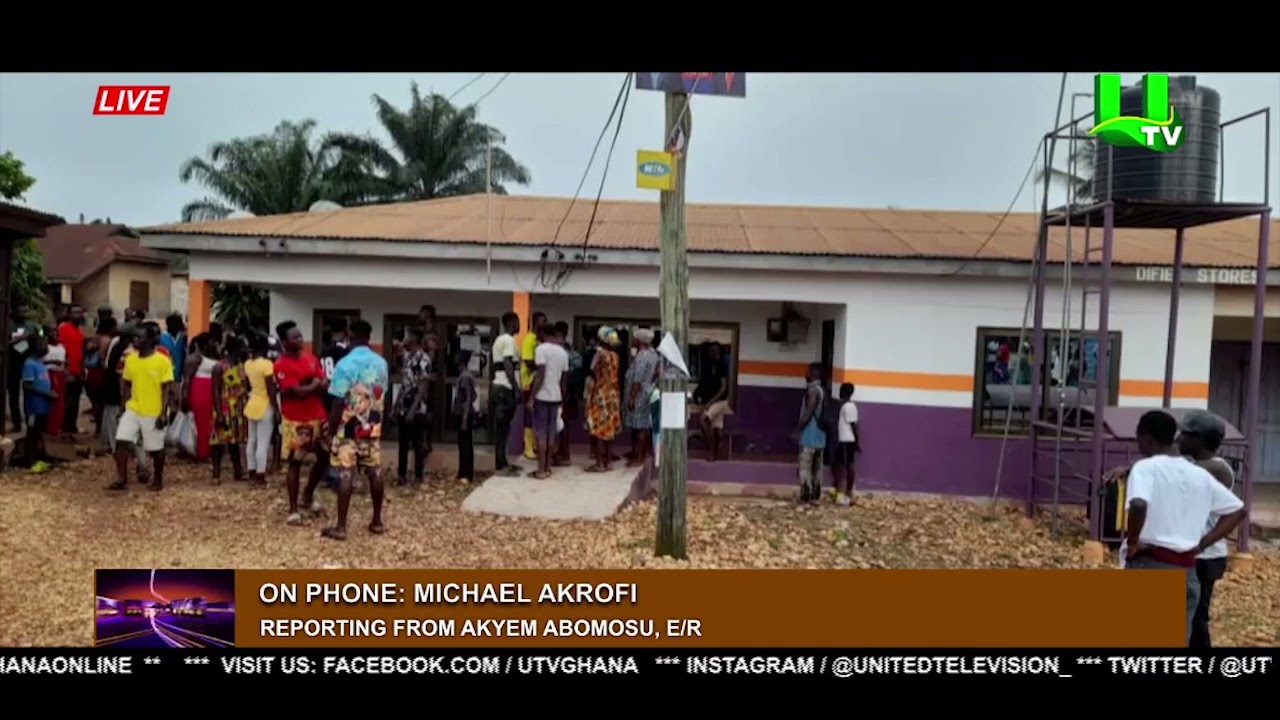 Angry residents of Akyem Abomosu storm Police station over arrest of suspected robbers
