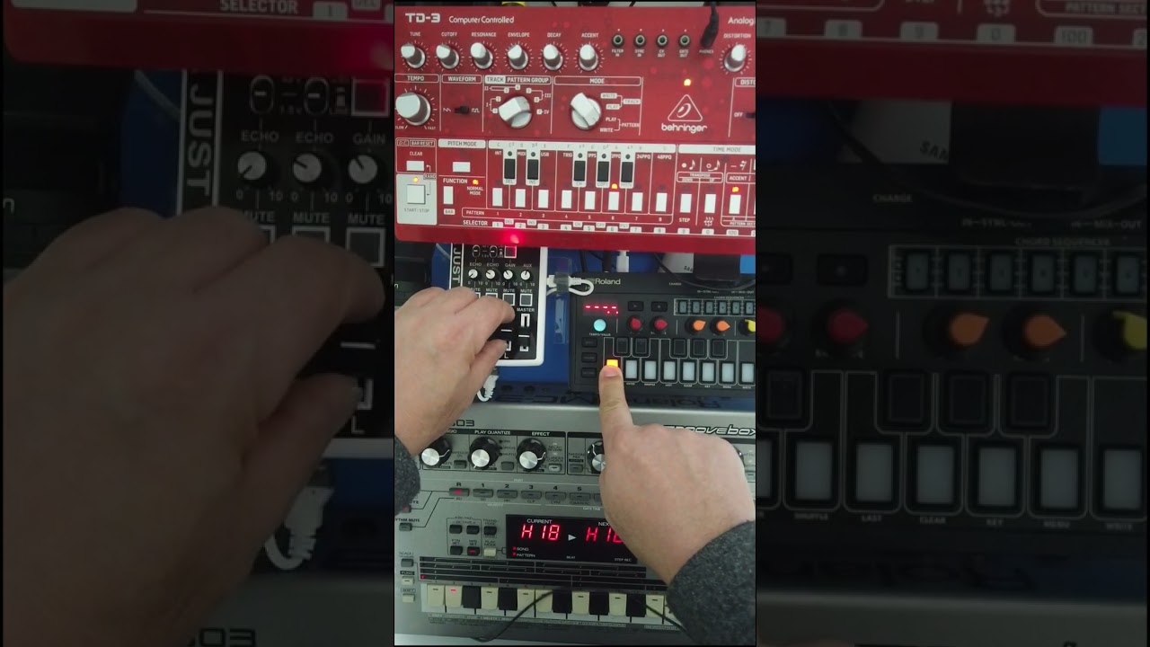 Behringer TD-3, Roland MC-303 , J-6 Groove gear 2