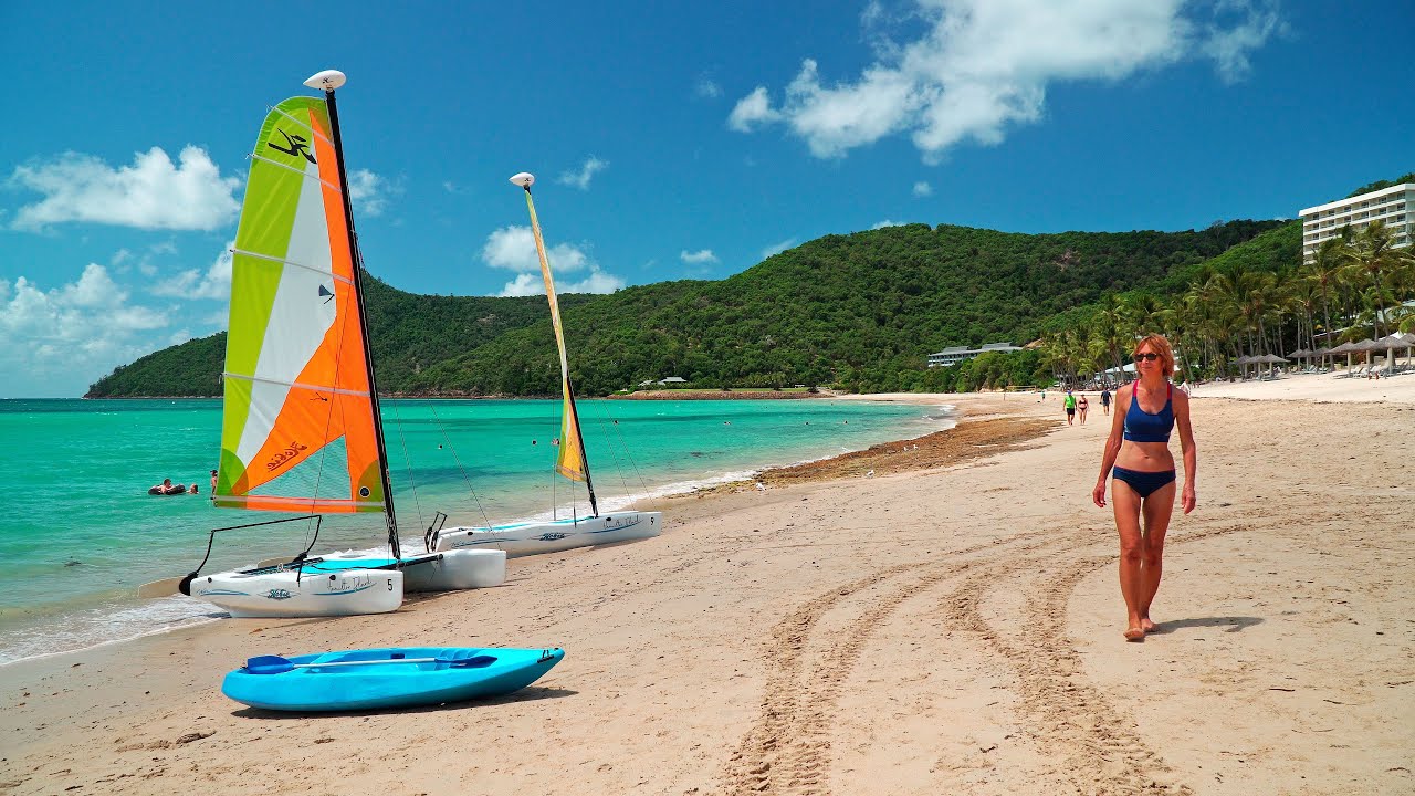 Hamilton Island Catseye Beach. Sony A6600. DJI Ronin RS3