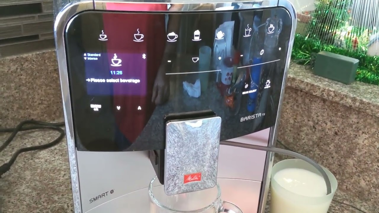 Топовая кофемашина Melitta Barista TS Smart приготовление молочного напитка от начала и до конца