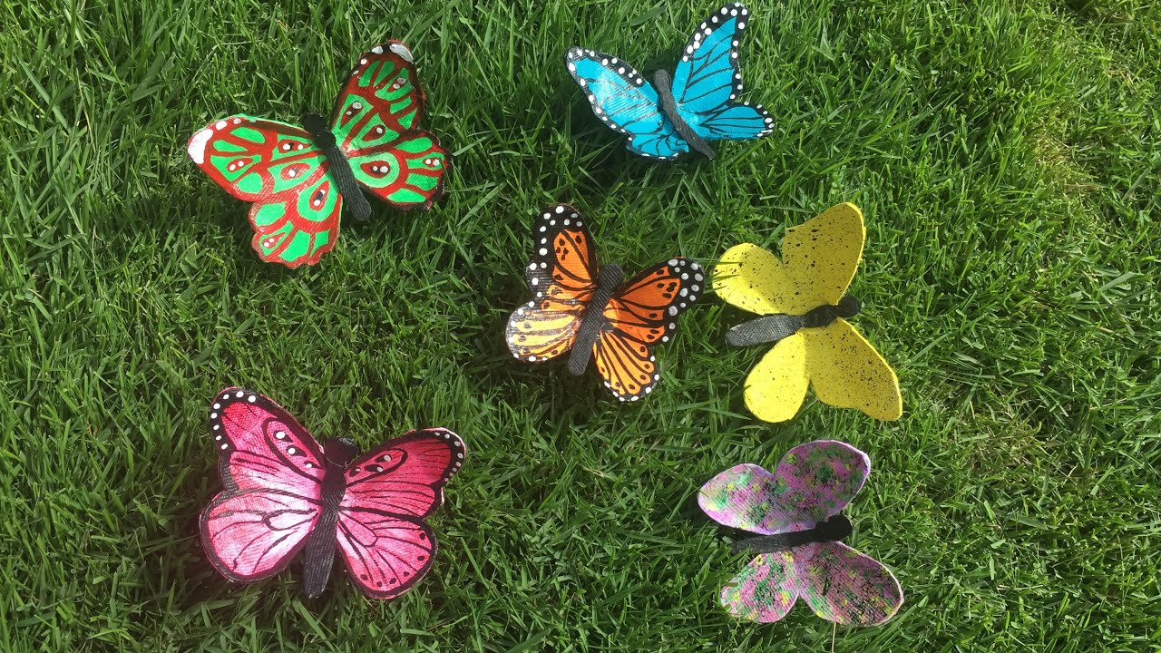 Mariposas hechas con cartón de huevos