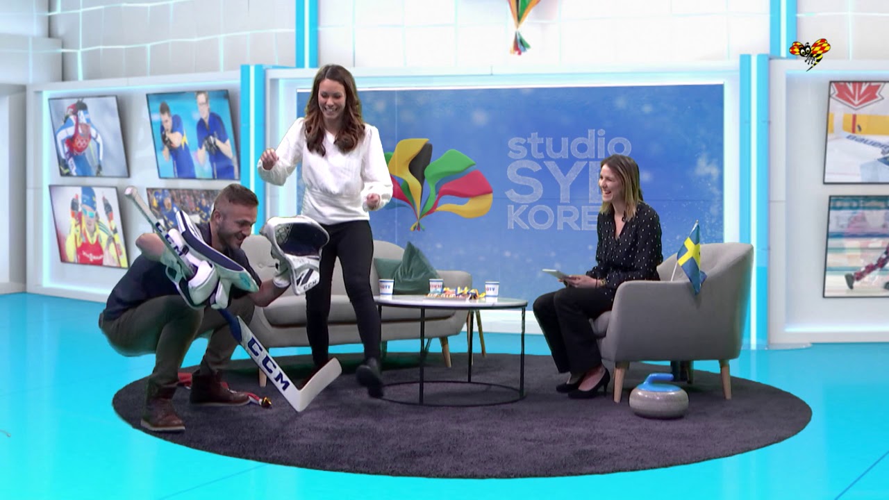 Mats Solheim testar hockey i Studio Sydkorea
