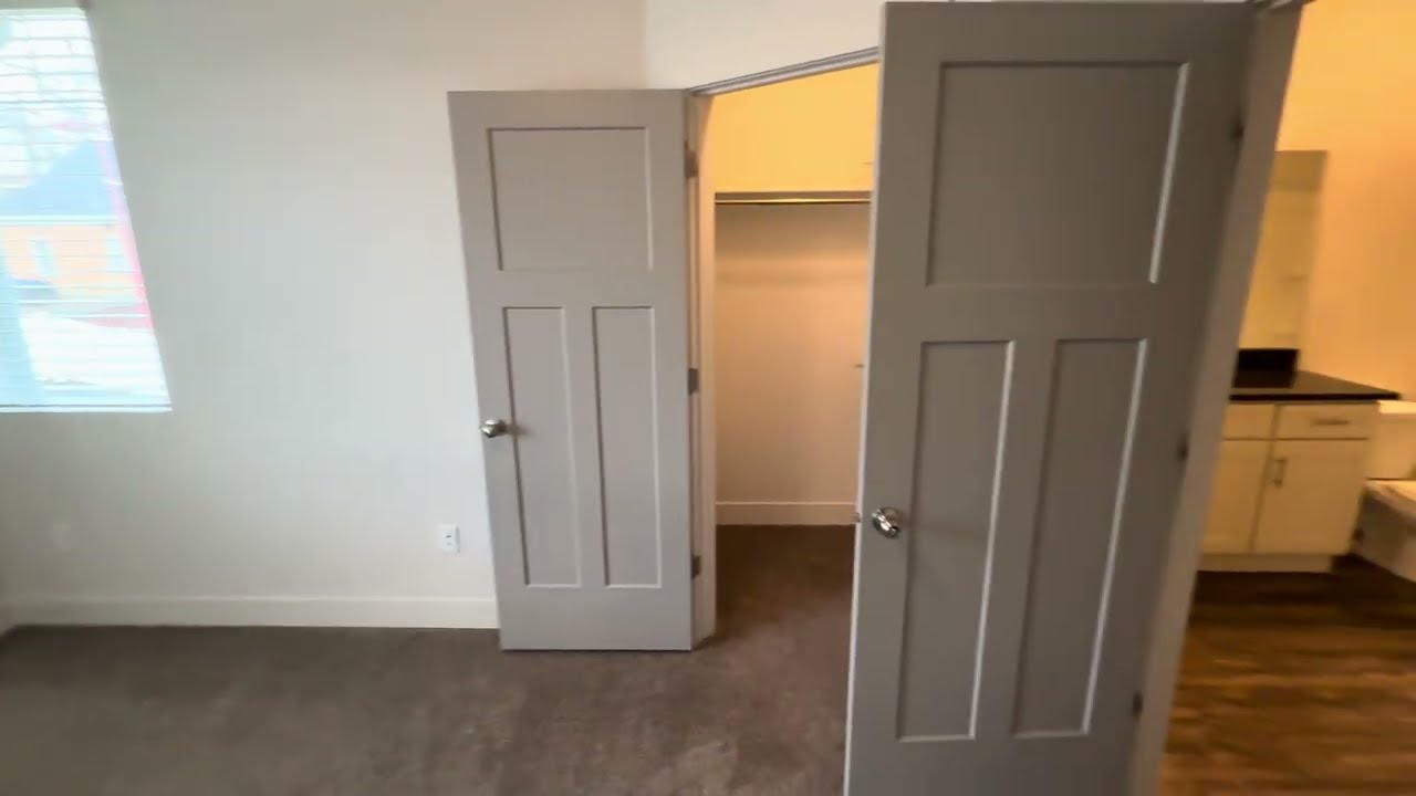 1 Bedroom Vaulted Ceiling