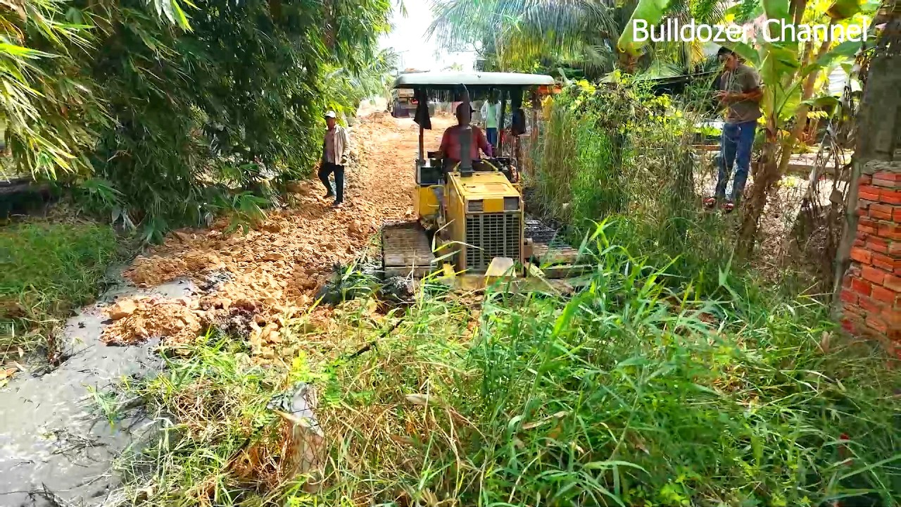 Great Road Road Village By Dozer D20P Working Pushing Stone - Dump Truck & Unloading Stone