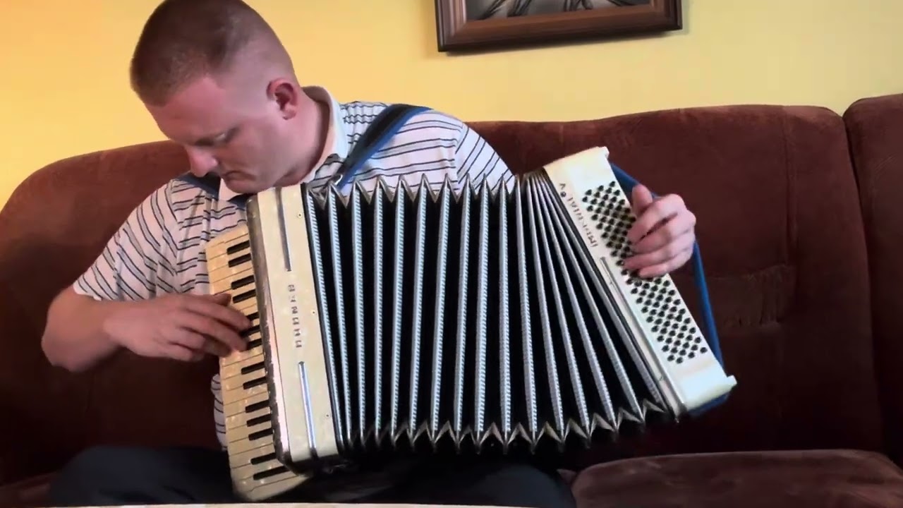 Akordeonas liaudiškai čigoniškas valsas