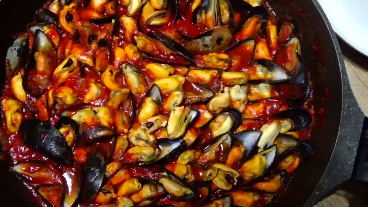 Muscheln in Tomatensoße