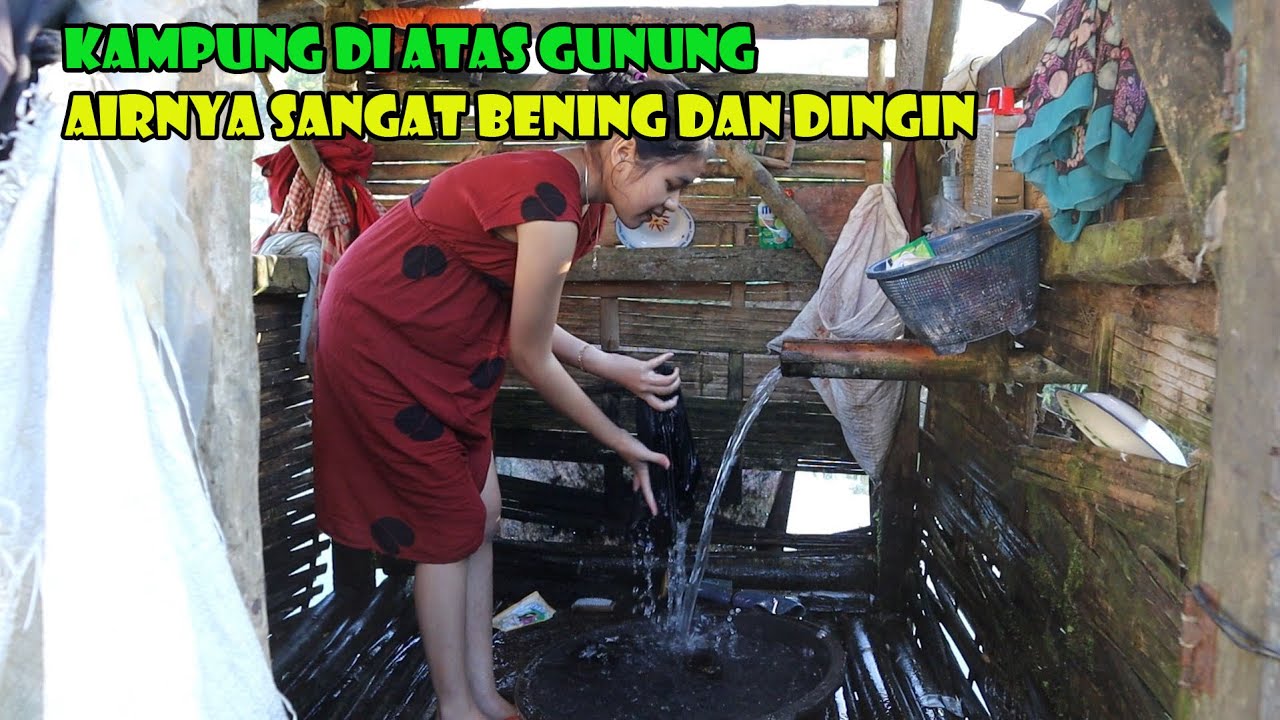 Kembang Desa Mencuci Di Pancuran, Airnya Sangat Jernih Dan Dingin.