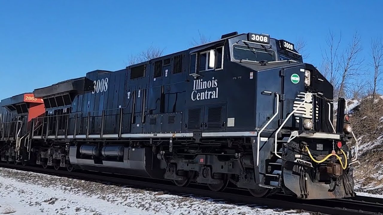 Illinois Central 3008 Heritage Unit leading M336