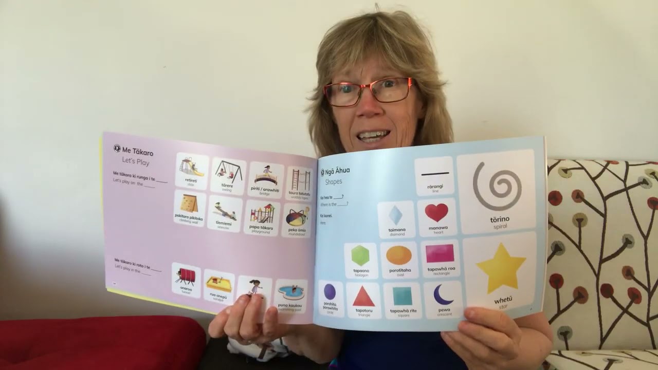 Māori language Picture Dictionary - Sharon Holt