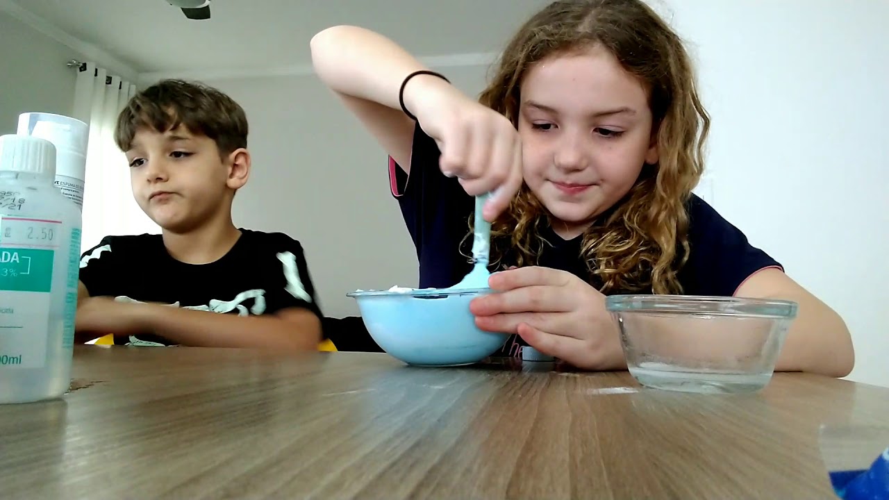 Fazendo Slime com o irmao
