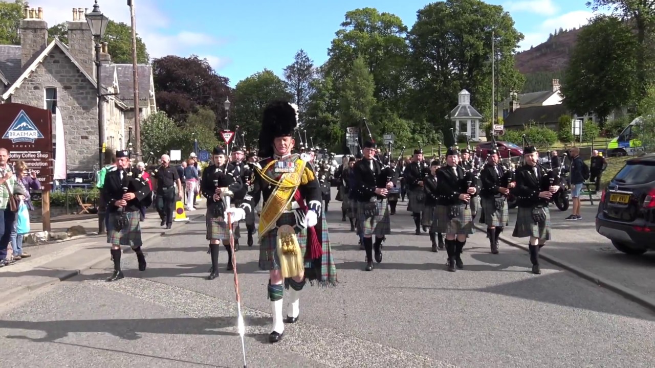 Braemar Gathering 2017 - Ellon & District Pipe Band march to the Braemar Gathering highland games