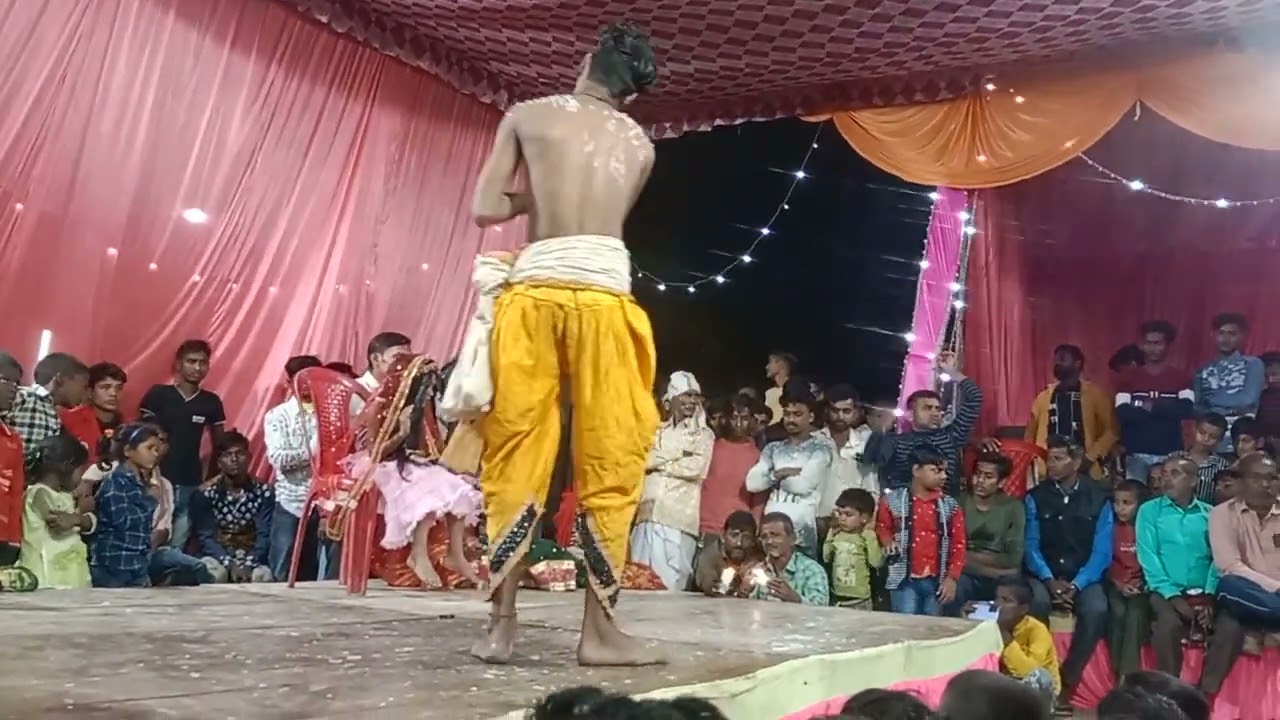 mai ho mhara beta kahi kahi ke bulitu ak ber apne sina se lagitu mombatti ki jhanki jai mata di 🙏🙏