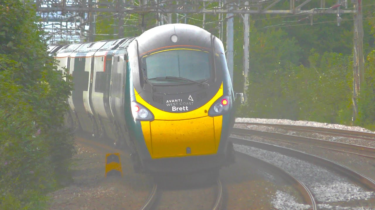 Trains at Wolverton Station, WCML | 08/09/23