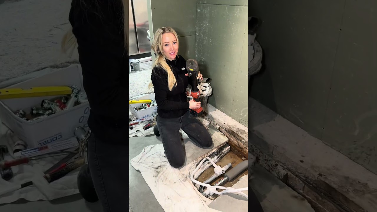 Notdienst f&uuml;r die Trockenbauer 👩🏼&zwj;🔧🔧💧 #shk #handwerk #frauenimhandwerk #plumbing