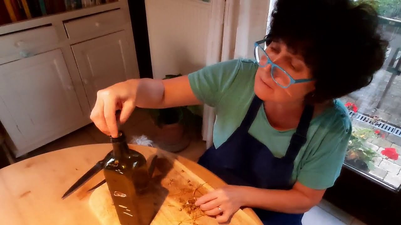 't Kruidenwinkeltje - Brandnetelworteltinctuur maken