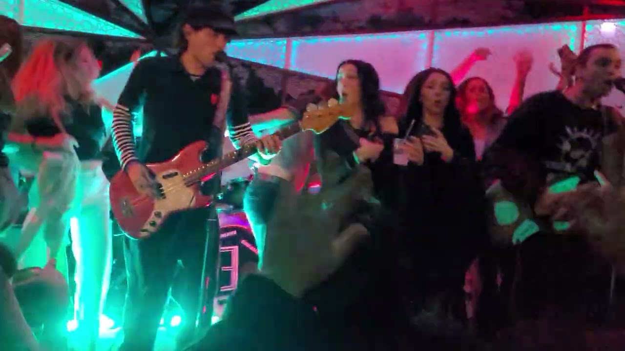 Emblem 3- Chloe/Stacy's Mom- Live in New York 