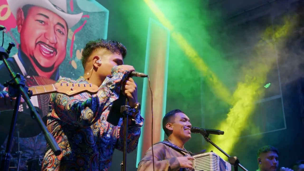 TRIBUTO A LISANDRO MEZA - DONNIE YAIPÉN (NOCHE DE AMOR Y FIESTA)