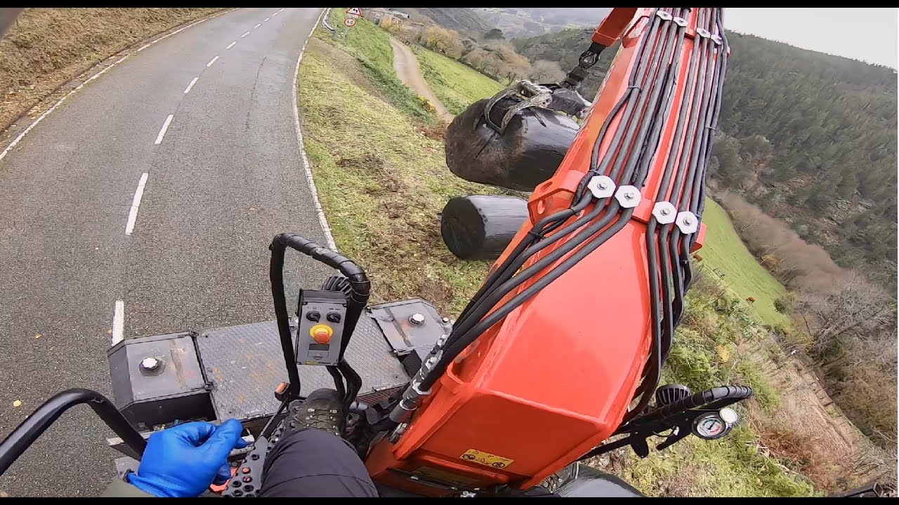 POV Palfinger Epsilon - Unloading round bales for a mountain farm