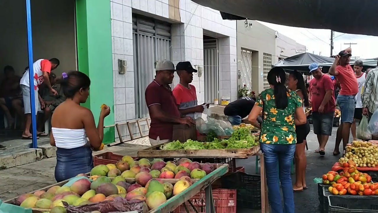 Passamos na feira livre de Moreilândia,interior do sertão pernambucano e compramos pequi.