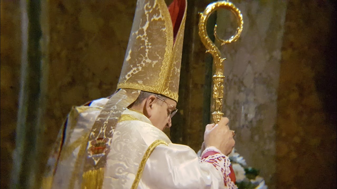 O Cardeal Burke celebra Missa na sua igreja titular