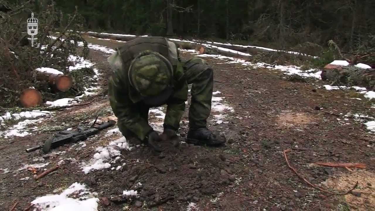 Ingenjörtrupper minerar väg