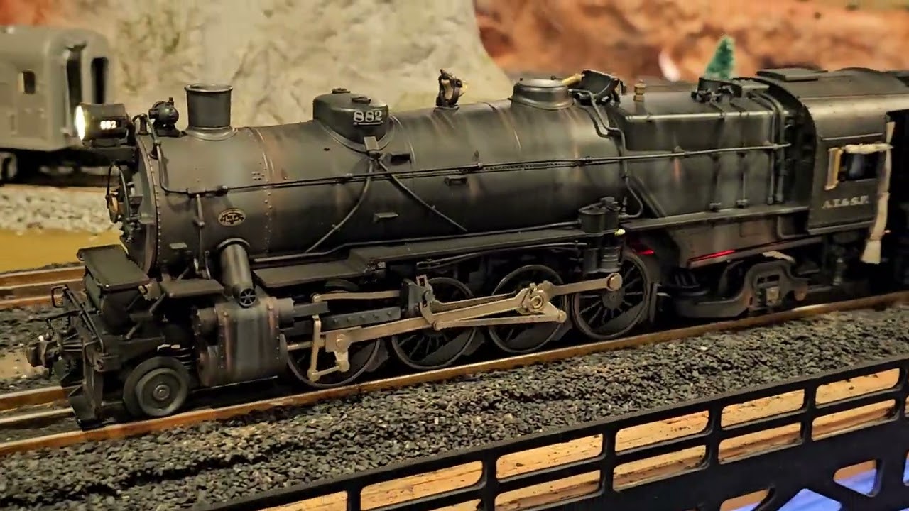 NEW! Lionel L1 Mikado Santa Fe. Weathered!