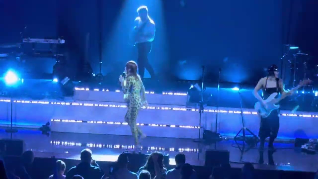 Paloma Faith singing Changing