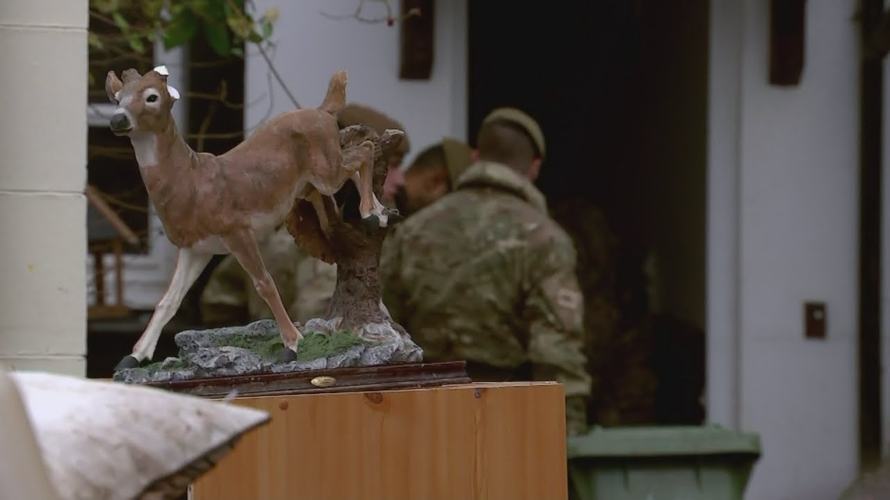 Storm Desmond: British Army helps flood victims in Keswick
