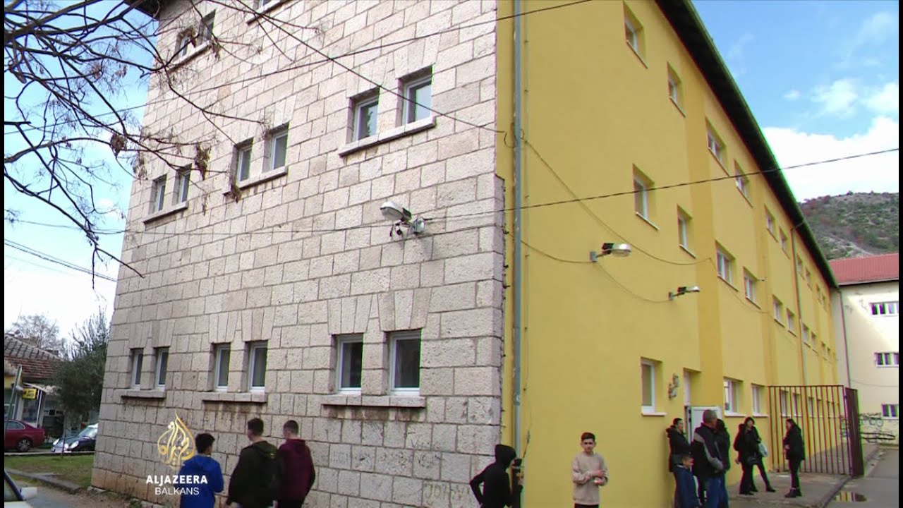 Dvije škole pod jednim krovom: Jedna s fasadom, druga bez nje