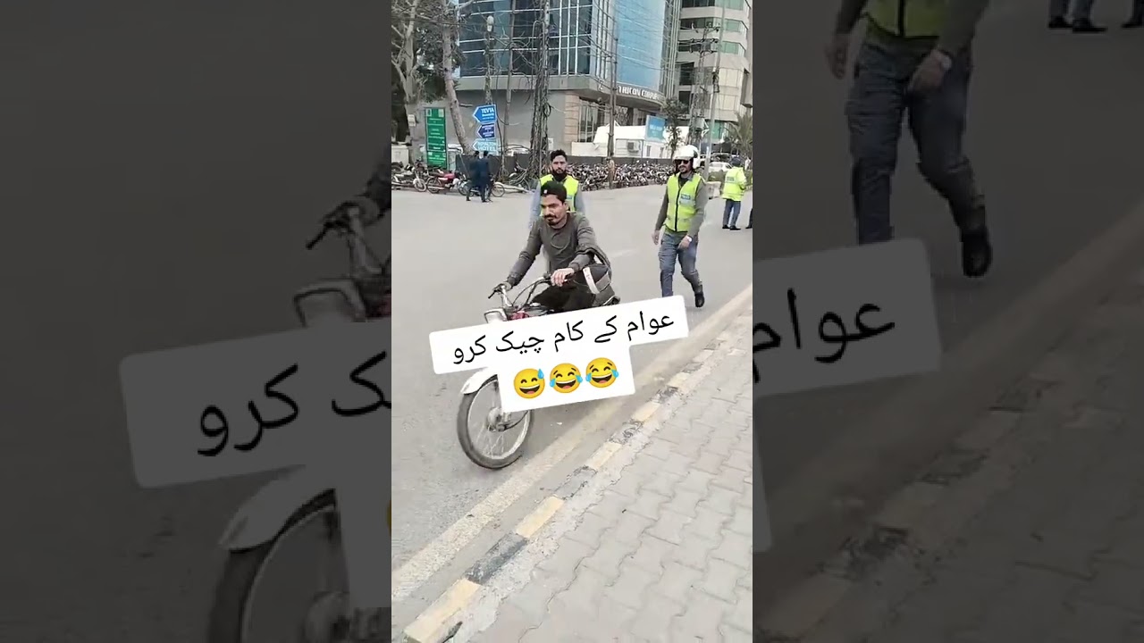 traffic police in full action traffic police Lahore traffic warden in full action lahore police