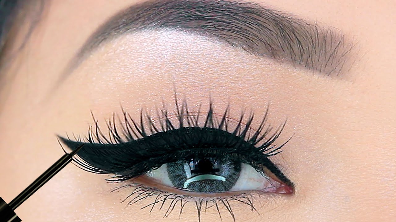 Hooded Eyes Eyeliner Makeup Tutorial for Beginners | 3 EASY Steps!