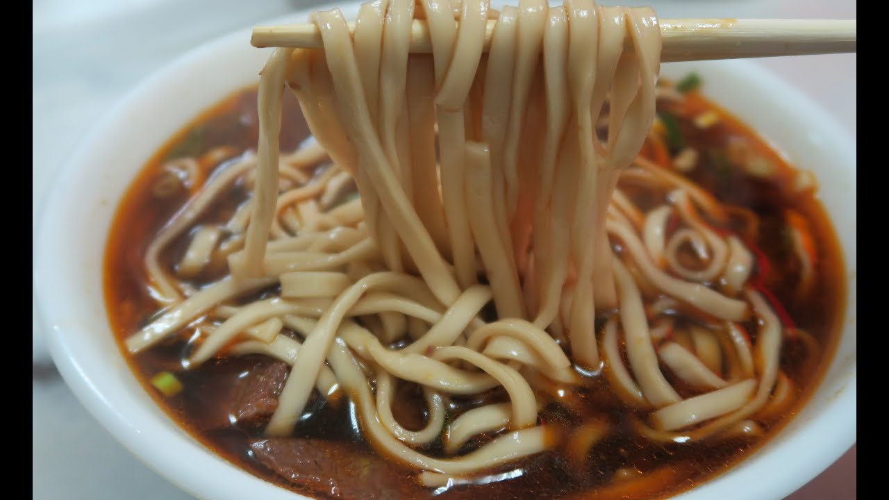 Best BEEF NOODLE SOUP in Taipei: Taiwan Beef Noodle Soup Tour Part 1