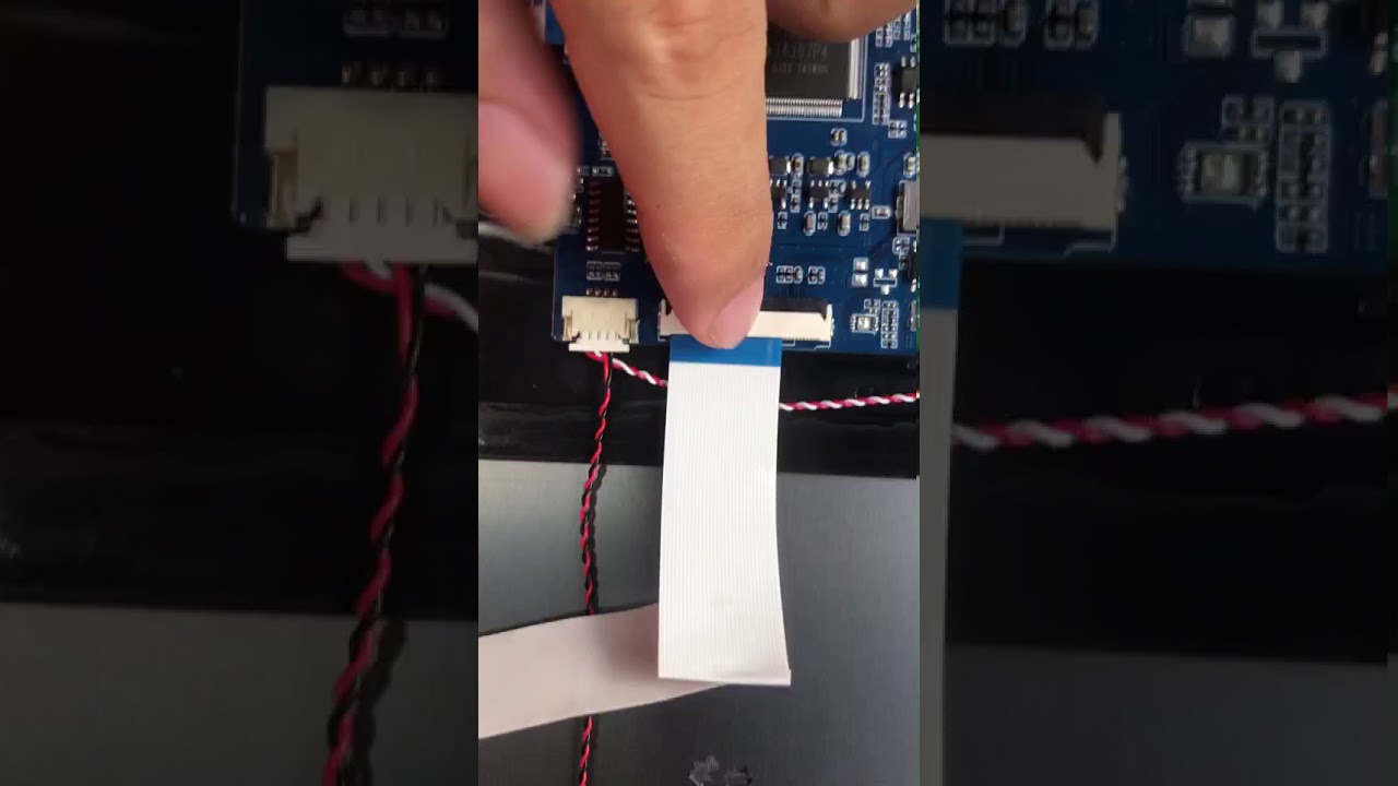How to check on the screen cable of P15A portable monitor