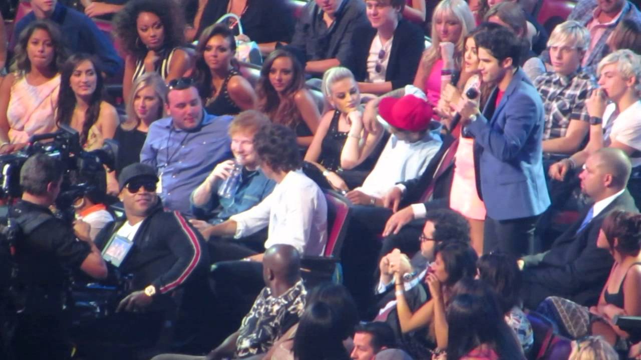 Harry Styles twerking at Teen Choice Award 2013