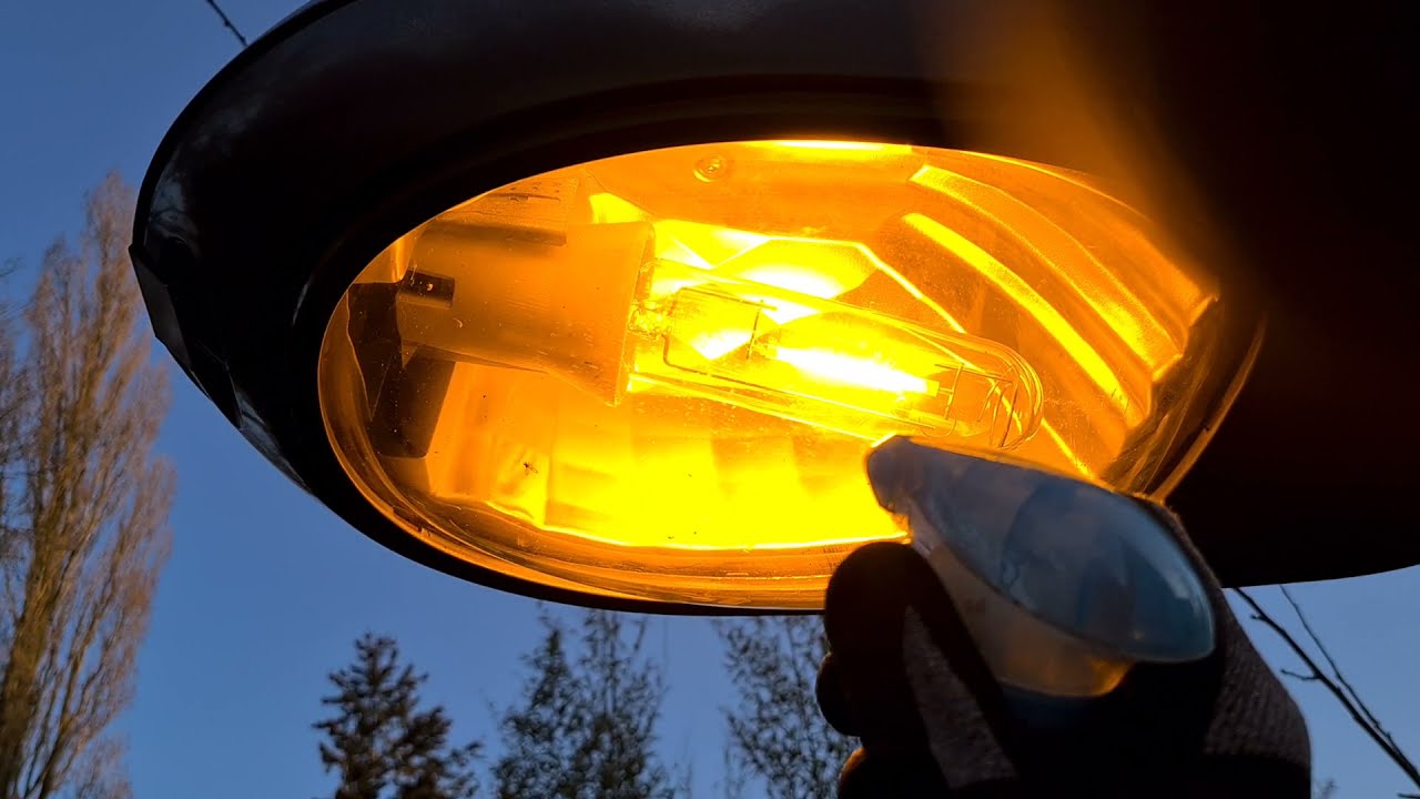 Replacing A HPS (SON-T 100W) Bulb In A Indal ARC