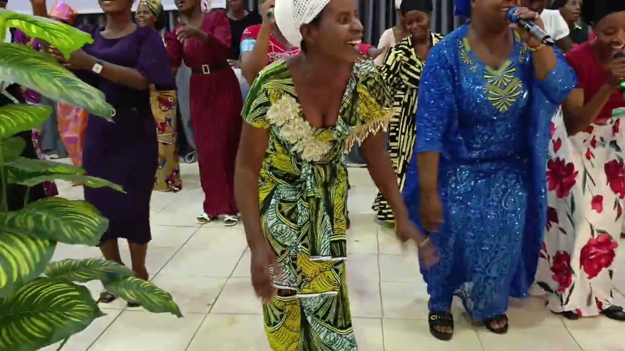 Yooooo!!!!! Bafatanije n,IMANA mukutuurema agatima,Mbega byiza!!!!!