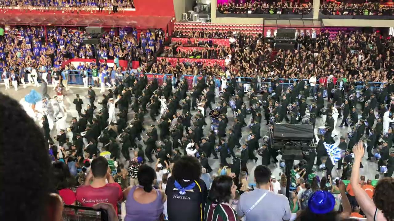 Apresentação da Bateria da Vila Isabel no primeiro módulo de julgamento para o carnaval 2022