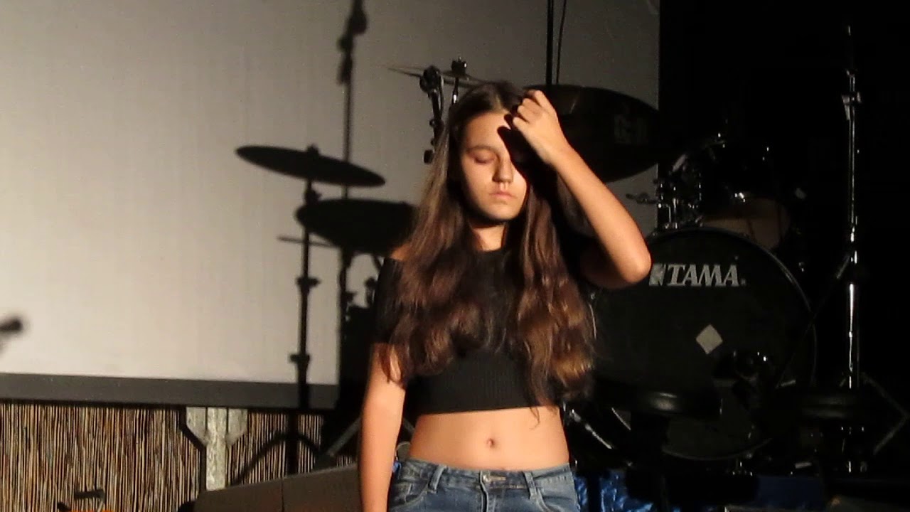 Demetra Tegas canta Sangue impazzito