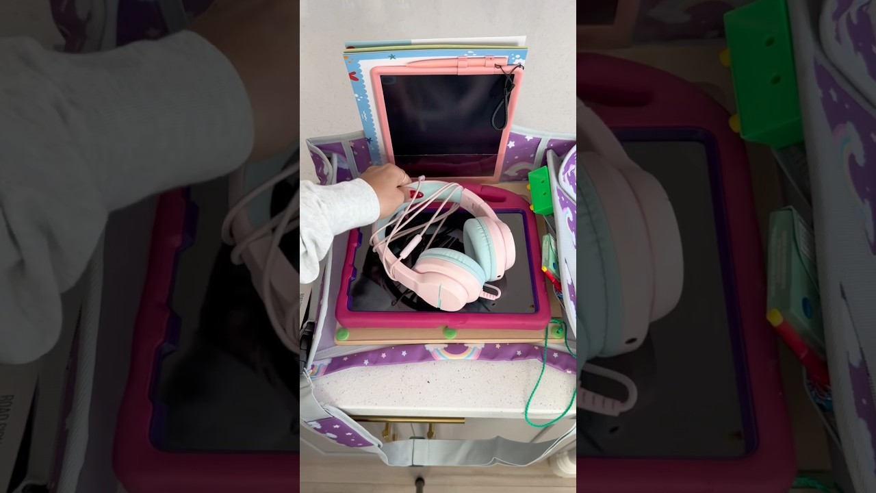Long road trip kids hack 🤪🧳🚗 #parenthack #kids #travel #roadtrip #travelwithkids #packing #road