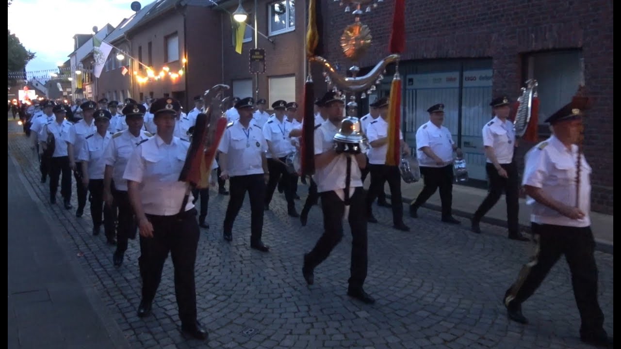 Schützenfest in Neuss Holzheim: Der Fackelzug am 06.07.2024
