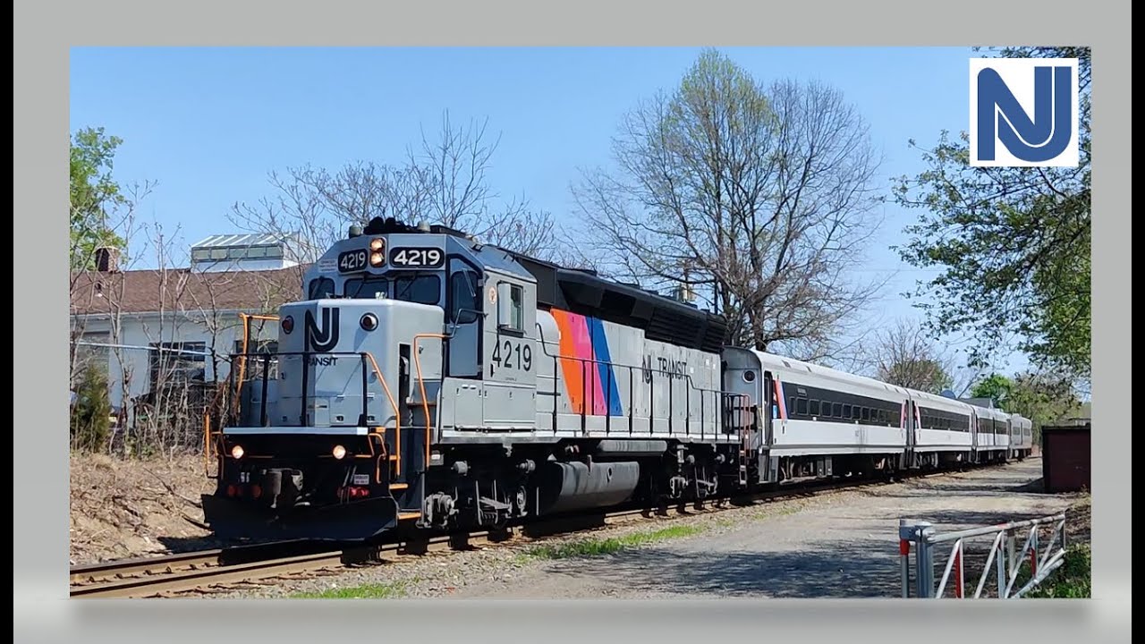 (HD) NJ Transit Horn & Lights Displays (Atlantic City Line)