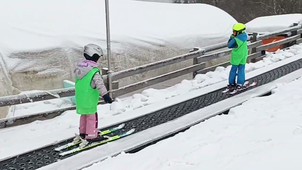 Sára lyžák leden 2026 - poprvé 