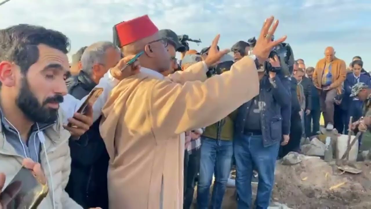 من مقبرة الشهداء بالدار البيضاء... أقوى لحظات جنازة الكوميدي الراحل عبد الرؤوف