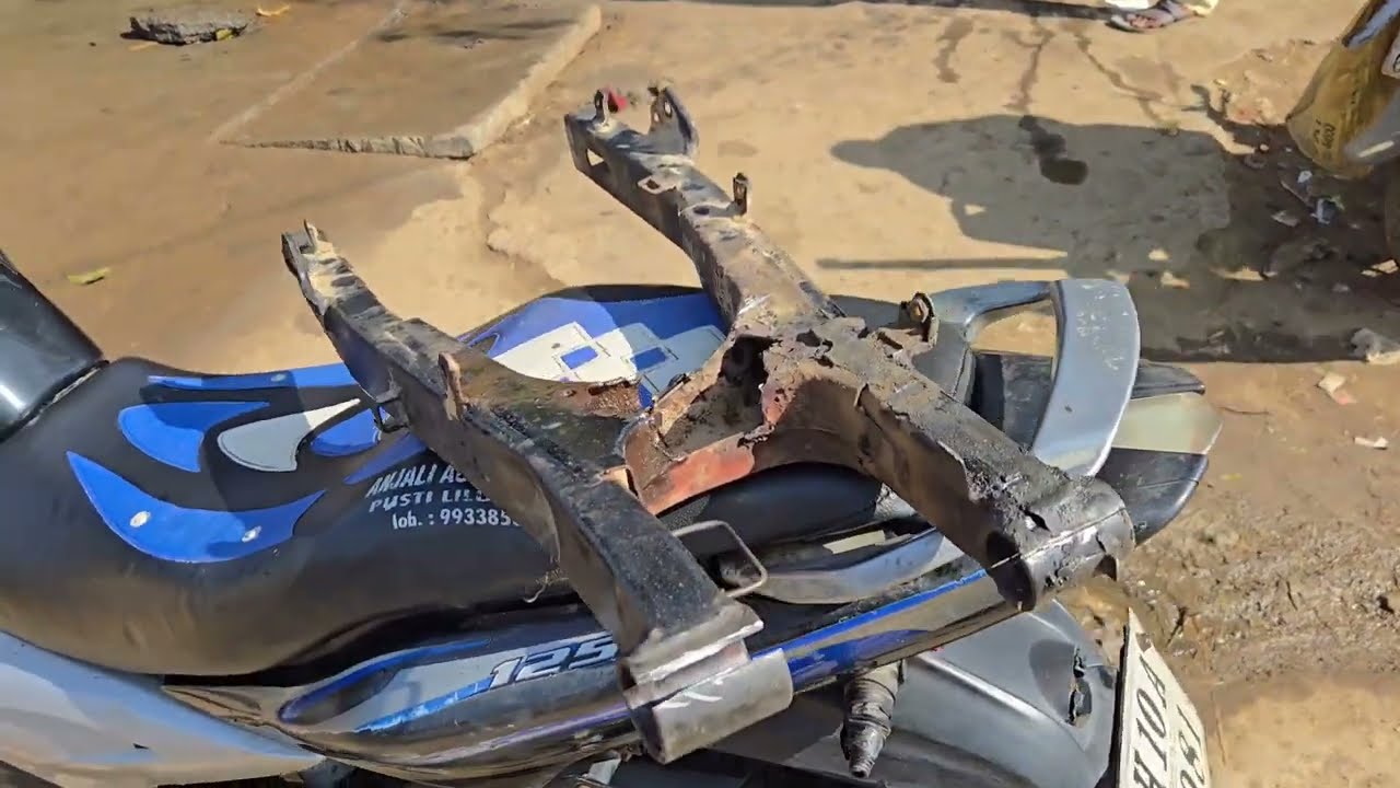 Discover 125 ST Mein swing arm change Discover 125 ST में स्विंग आर्म (झूला/कैंची) बदलना 