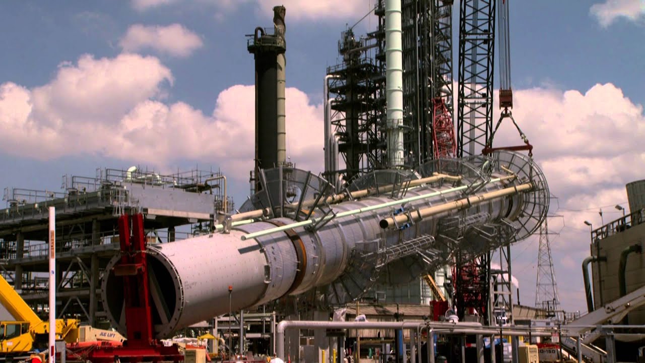 Barnhart - Crane with Goldhofer Tailing -  Refining Tower Lift