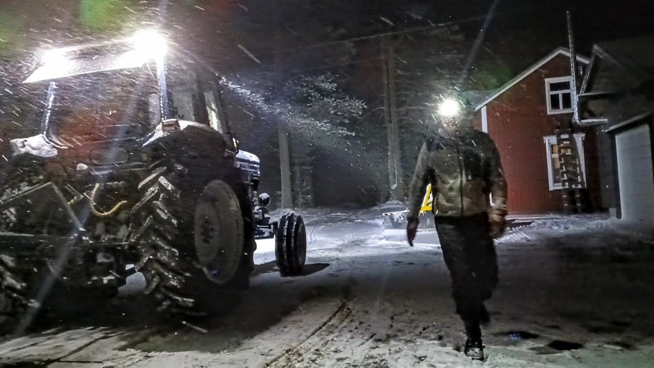 Неотредактированное видео уборки снега трактором Ford 7700 в Финляндии