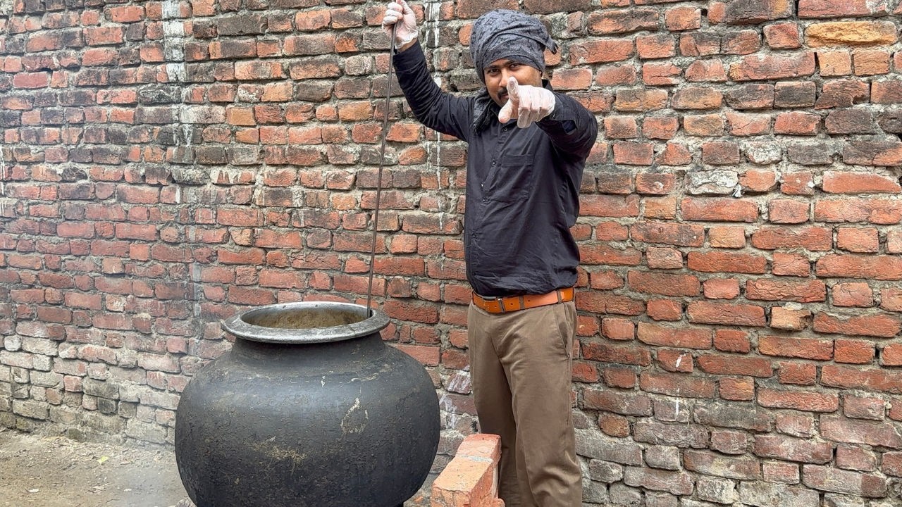 Life Mein Pehli Bar Banaya Haleem l @TravellingYaseen