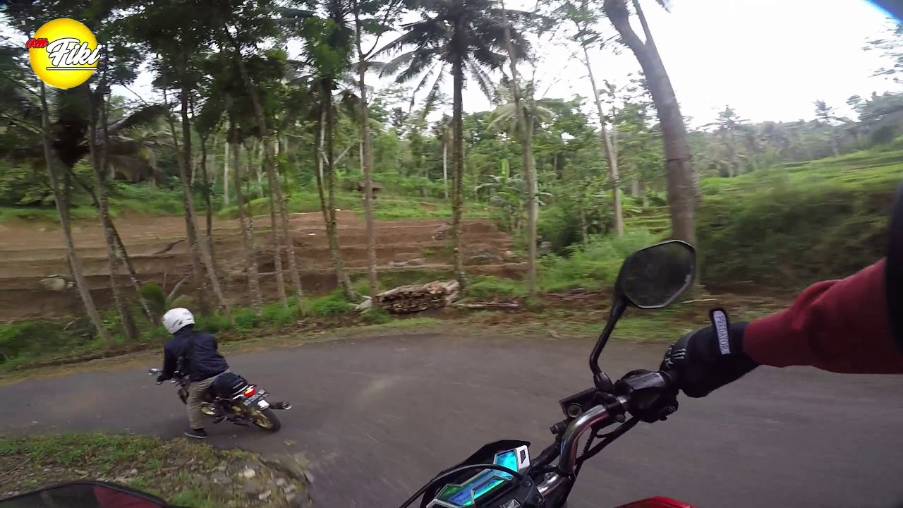 Motoran di Karangnongko Kebonagung Pacitan - akses Pantai pangasan