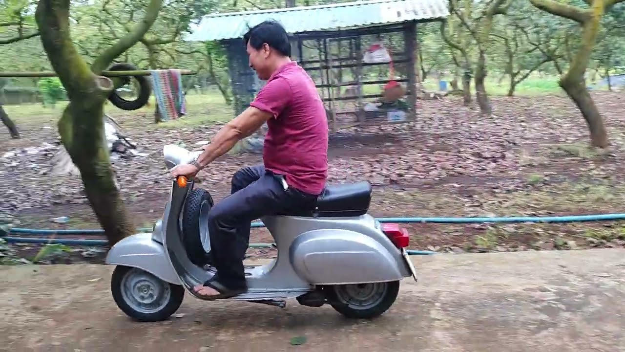 Anh nông dân mê xe Vespa cổ sưu tầm được 8 chiếc đẹp như xe mới zin từ a đến z.